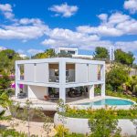 w pebble a panoramic masterpiece medvilla.jpg