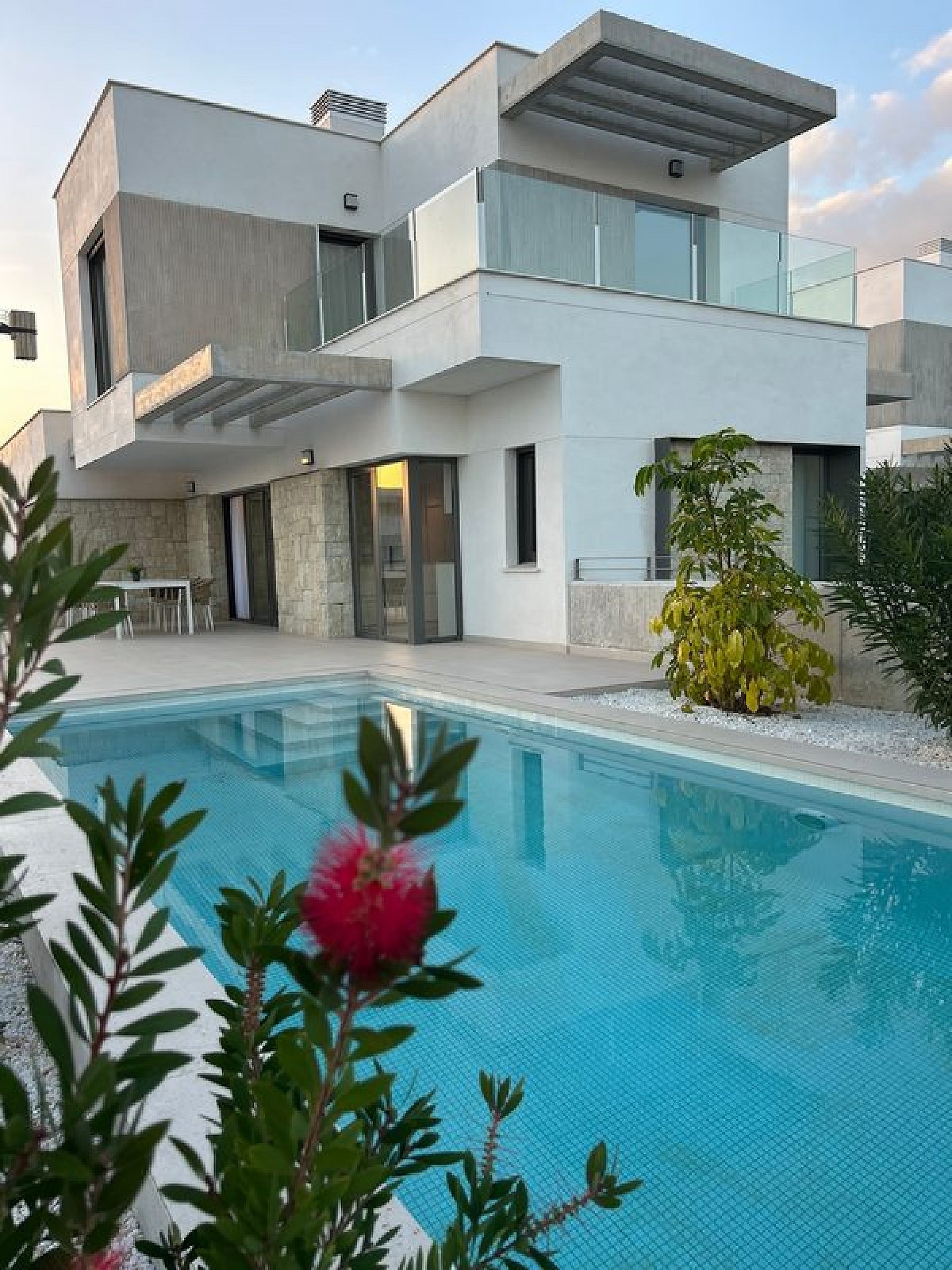 w 3. casa con piscina3.jpg