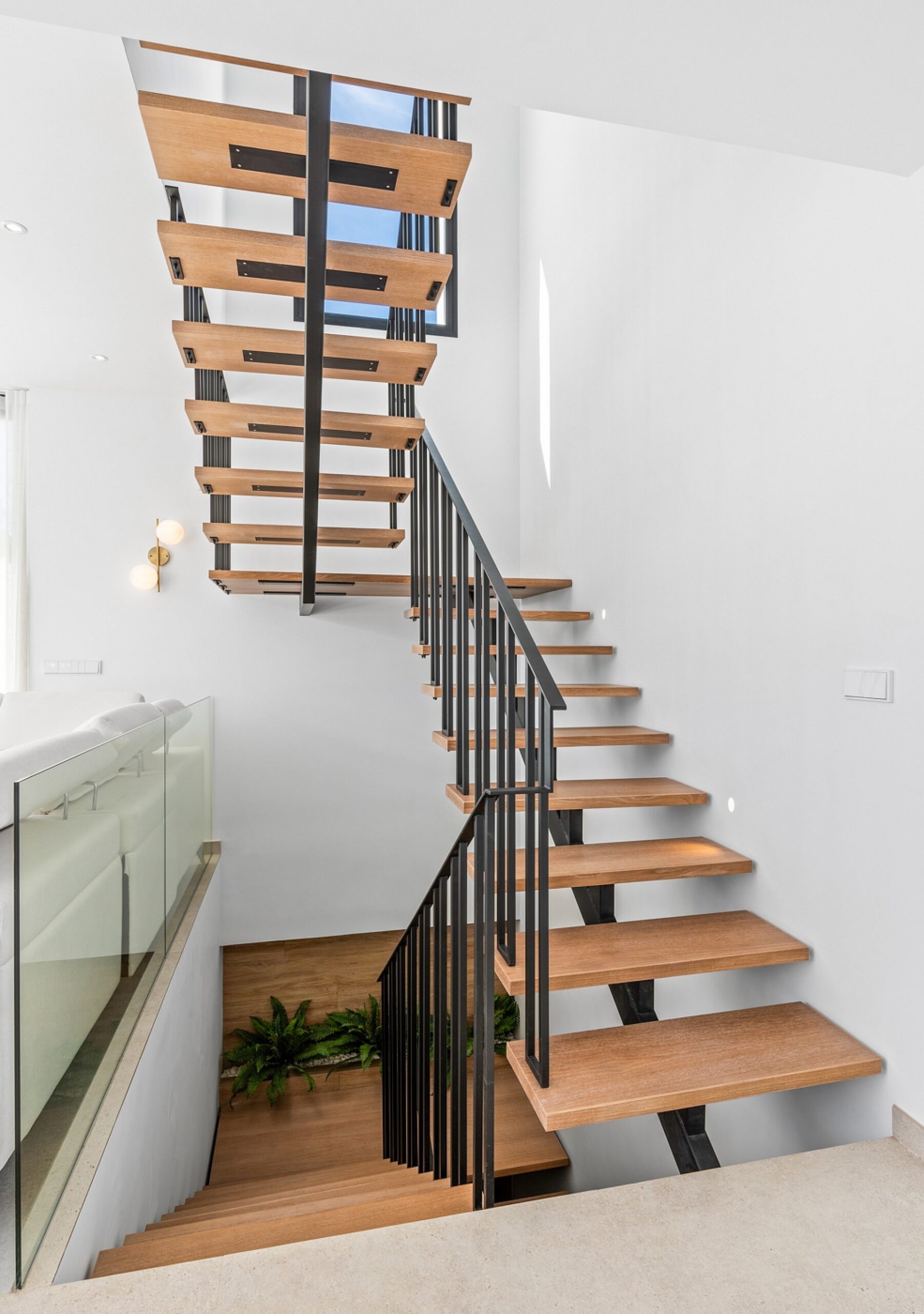 w 63 venecia v bc escalera planta baja.jpg